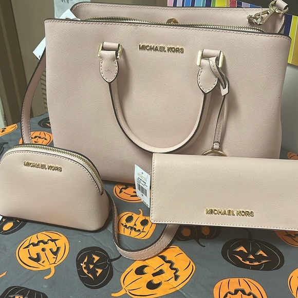 Michael Kors Bundle - Picture 9 of 16